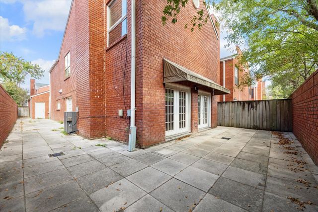 15 Rutgers Place, West University Place, TX 77005