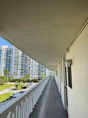 2861 Leonard Drive F514, Aventura, FL 33160