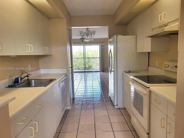 13705 SW 12th St 304B, Pembroke Pines, FL 33027