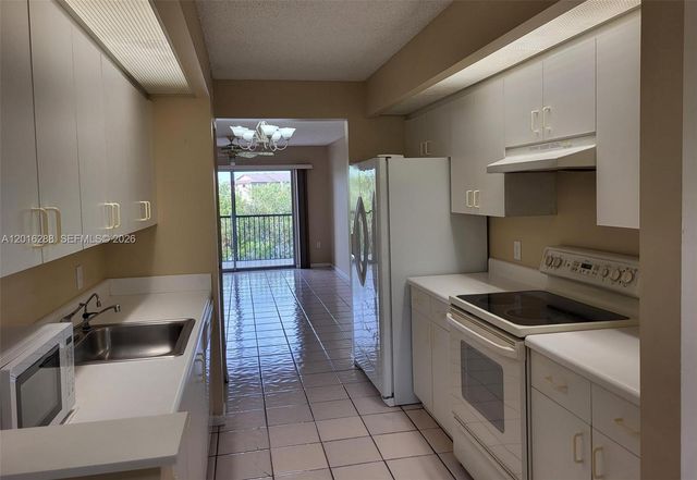 13705 SW 12th St 304B, Pembroke Pines, FL 33027