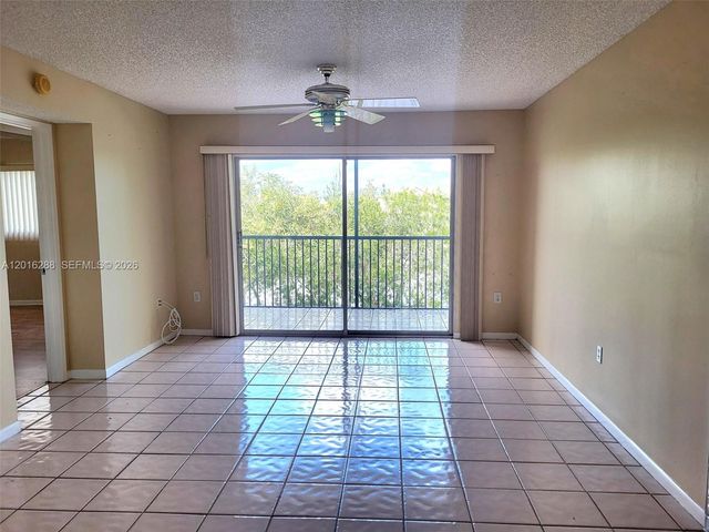 13705 SW 12th St 304B, Pembroke Pines, FL 33027