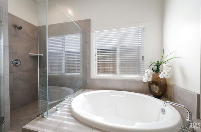 908 Brookline Lane, Bakersfield, CA 93314