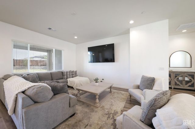 908 Brookline Lane, Bakersfield, CA 93314