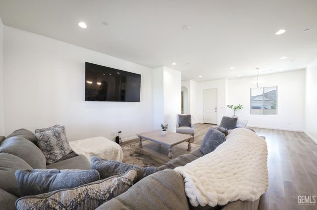 908 Brookline Lane, Bakersfield, CA 93314