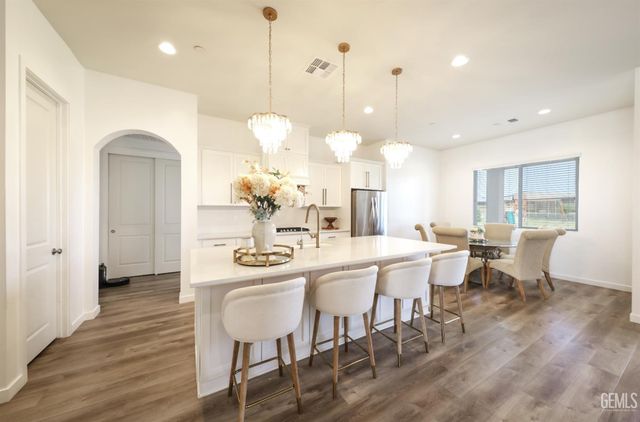 908 Brookline Lane, Bakersfield, CA 93314