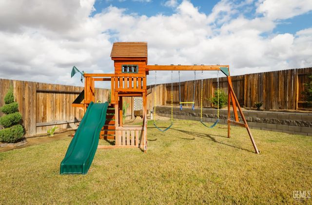 908 Brookline Lane, Bakersfield, CA 93314