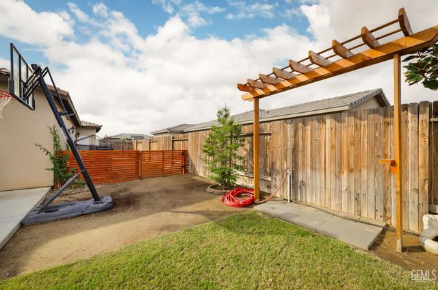 908 Brookline Lane, Bakersfield, CA 93314