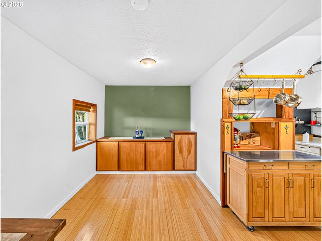 23065 Sw MAIN St, Sherwood, OR 97140