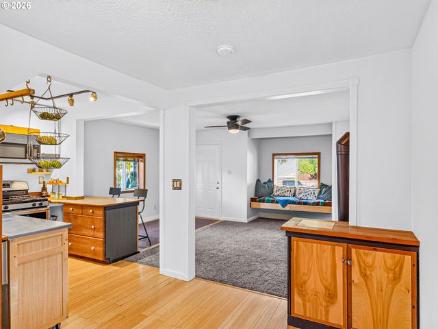 23065 Sw MAIN St, Sherwood, OR 97140