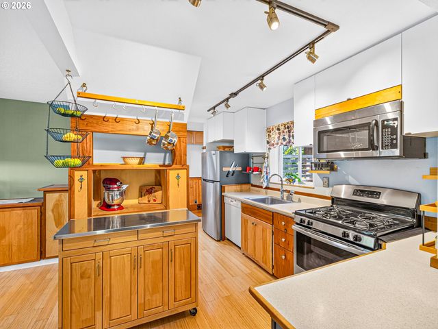 23065 Sw MAIN St, Sherwood, OR 97140