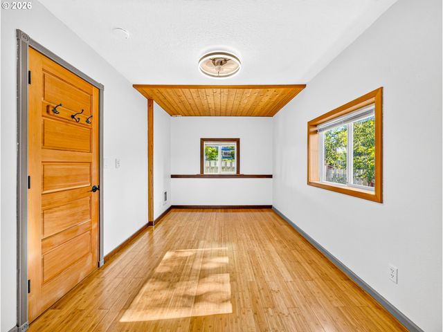 23065 Sw MAIN St, Sherwood, OR 97140