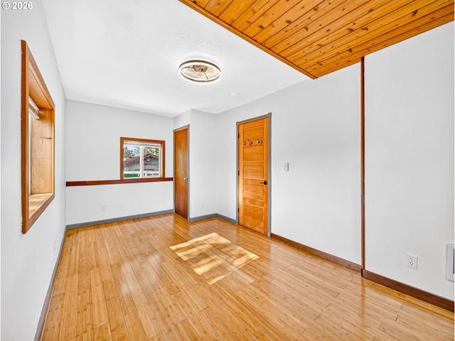 23065 Sw MAIN St, Sherwood, OR 97140