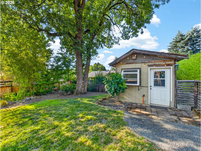 23065 Sw MAIN St, Sherwood, OR 97140