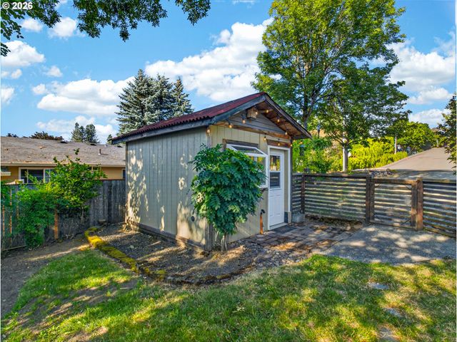 23065 Sw MAIN St, Sherwood, OR 97140