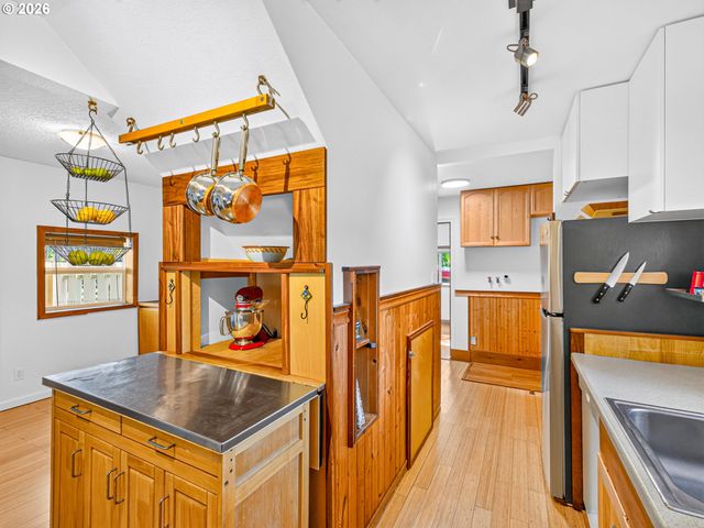 23065 Sw MAIN St, Sherwood, OR 97140