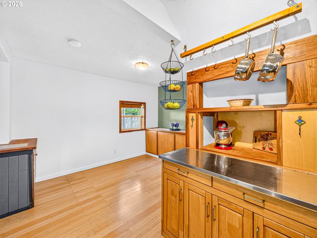 23065 Sw MAIN St, Sherwood, OR 97140