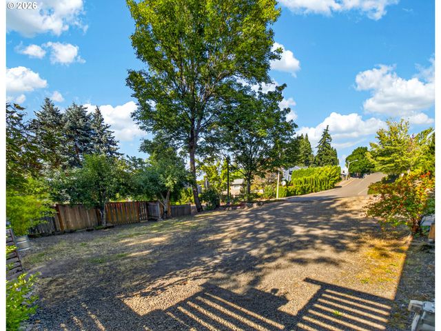23065 Sw MAIN St, Sherwood, OR 97140
