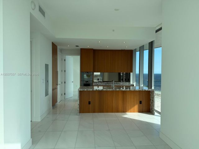 175 SE 25th Road 903, Miami, FL 33129