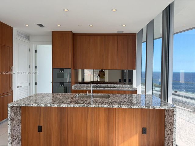 175 SE 25th Road 903, Miami, FL 33129