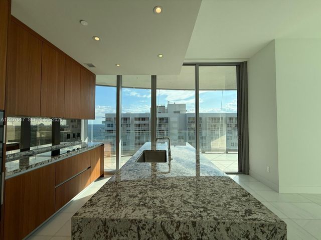 175 SE 25th Road 903, Miami, FL 33129