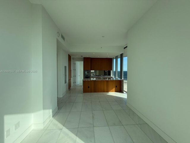 175 SE 25th Road 903, Miami, FL 33129