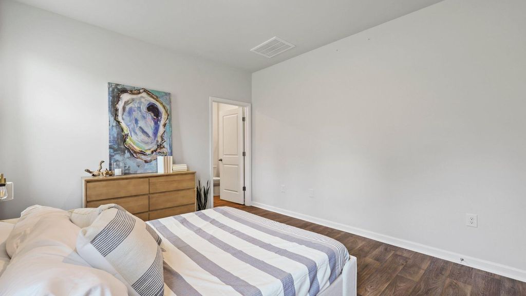 Image 14 of property listing at 1050 Refuge Way, Summerton, SC 29148