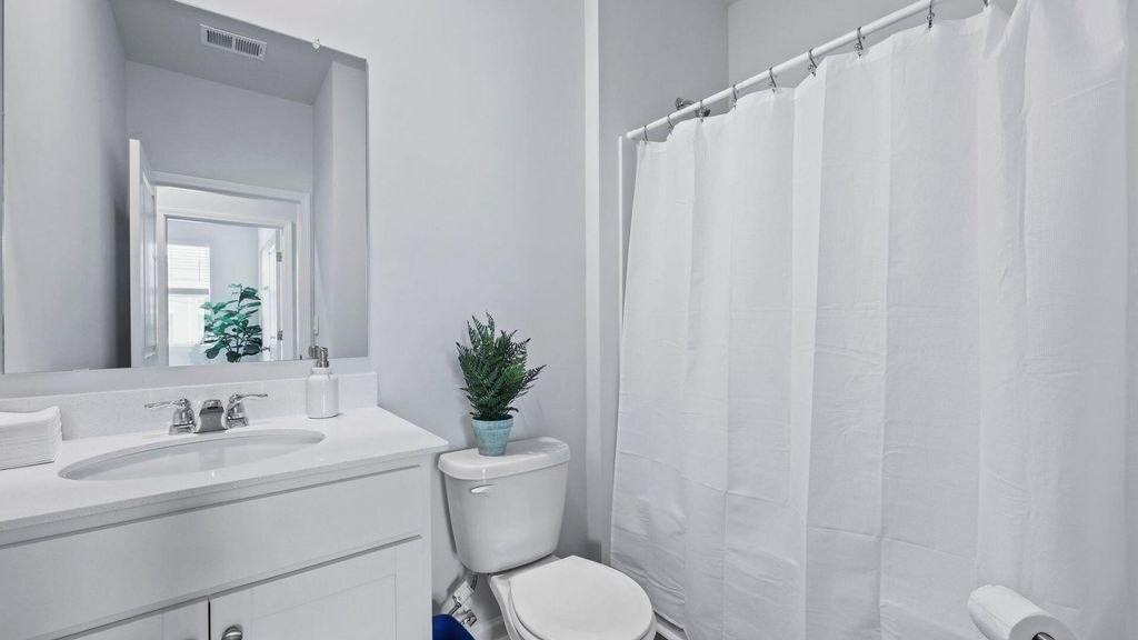 Image 21 of property listing at 1050 Refuge Way, Summerton, SC 29148