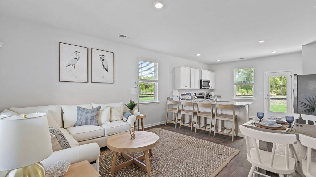 Image 4 of property listing at 1050 Refuge Way, Summerton, SC 29148