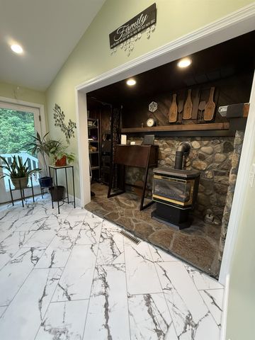 6 Haines Terrace, Merrimack, NH 03054