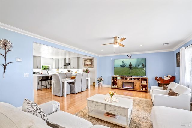 2131 W Pueblo Ave, Napa, CA 94558