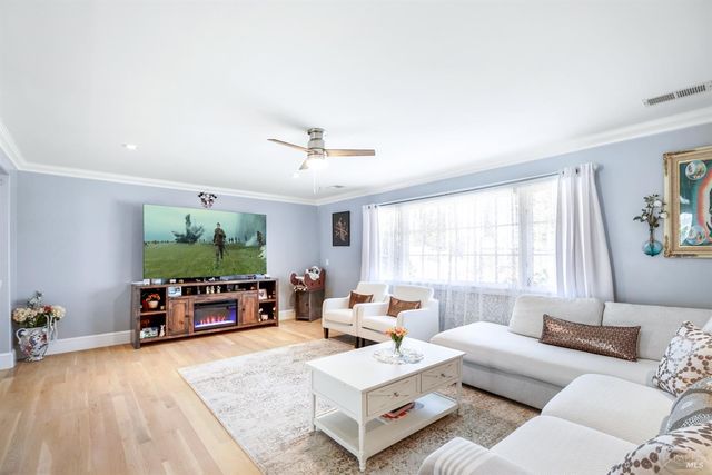 2131 W Pueblo Ave, Napa, CA 94558