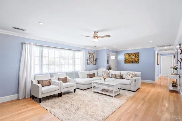 2131 W Pueblo Ave, Napa, CA 94558