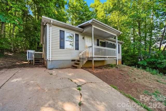 1006 Perkins Place, Lenoir, NC 28645