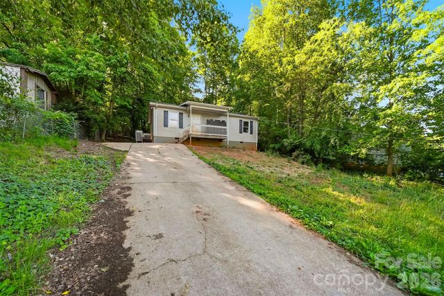 1006 Perkins Place, Lenoir, NC 28645