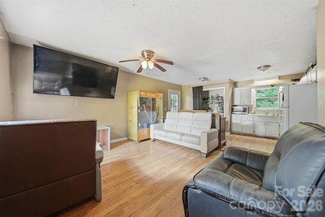 1006 Perkins Place, Lenoir, NC 28645