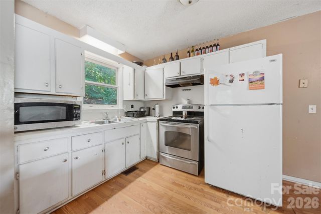 1006 Perkins Place, Lenoir, NC 28645