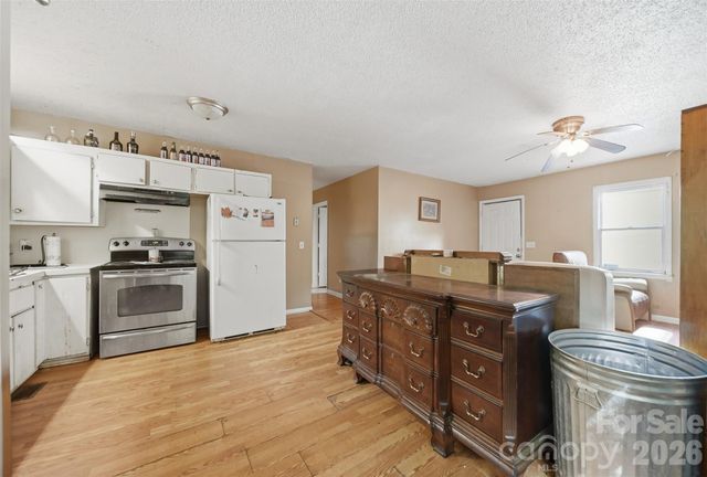 1006 Perkins Place, Lenoir, NC 28645
