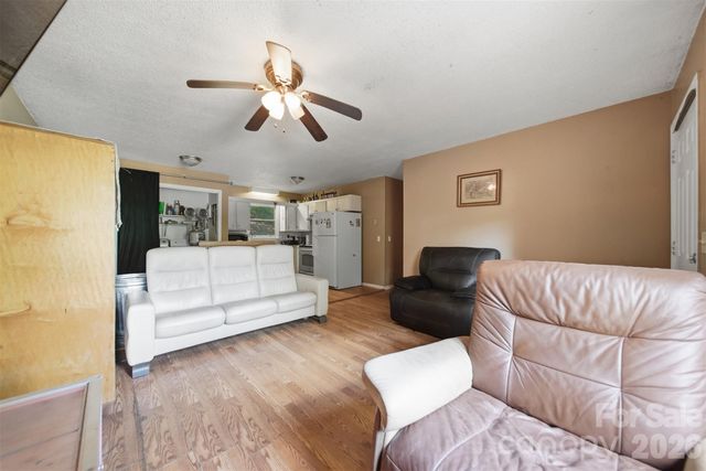 1006 Perkins Place, Lenoir, NC 28645