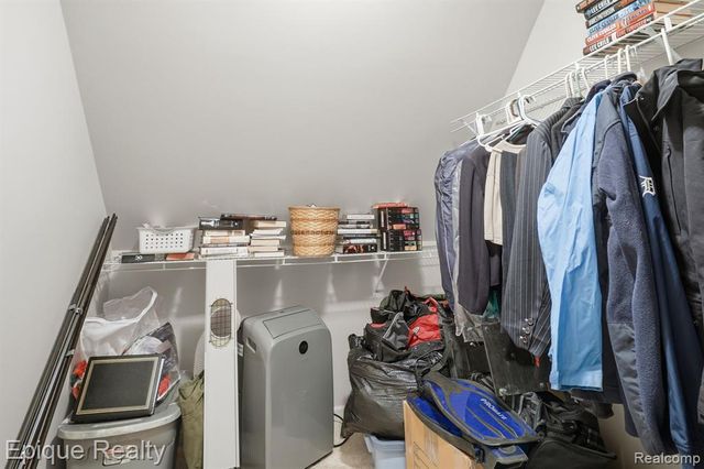 9867 Finnegan Drive, Brighton, MI 48116