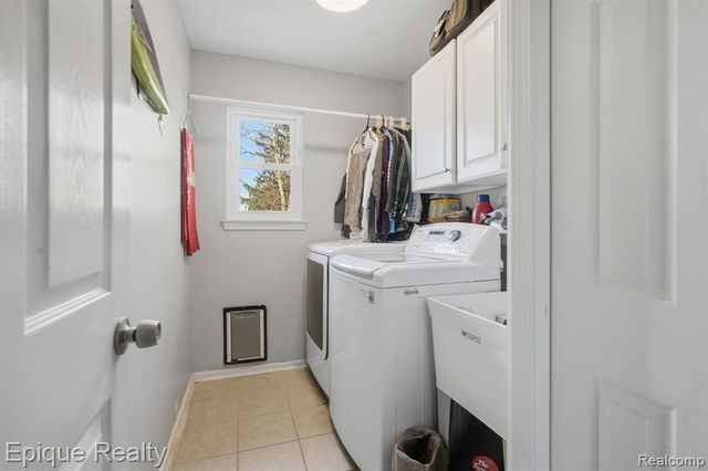 9867 Finnegan Drive, Brighton, MI 48116