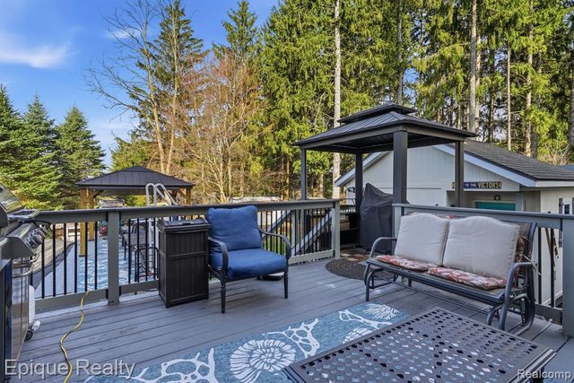 9867 Finnegan Drive, Brighton, MI 48116