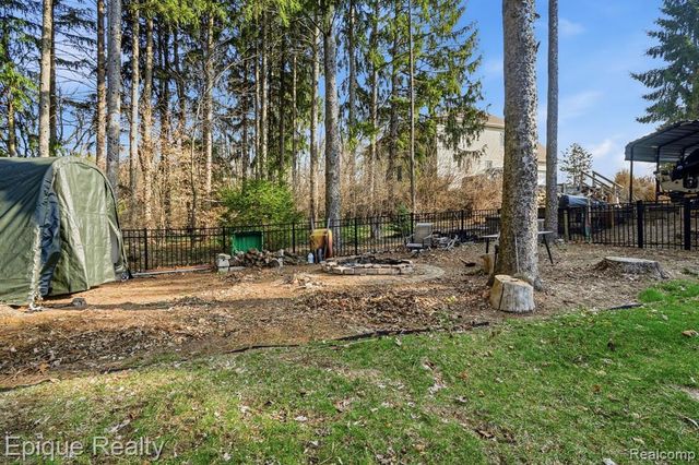 9867 Finnegan Drive, Brighton, MI 48116