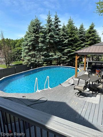 9867 Finnegan Drive, Brighton, MI 48116