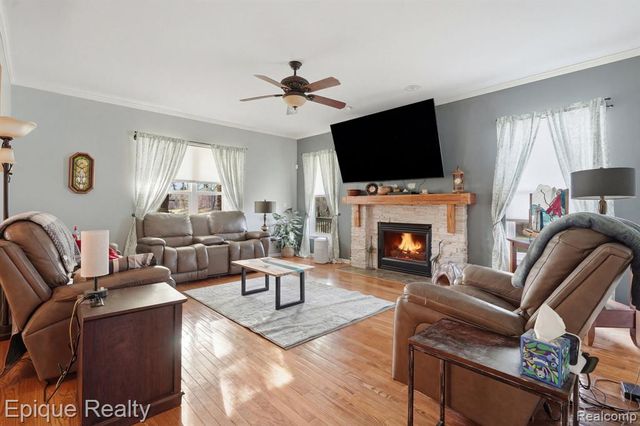 9867 Finnegan Drive, Brighton, MI 48116