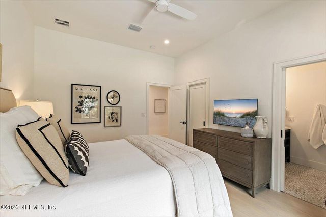 8049 WHISPER LAKE Lane W, Palm Valley, FL 32082
