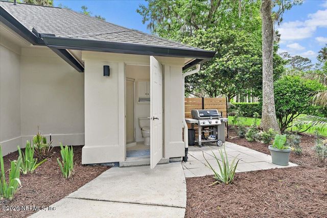 8049 WHISPER LAKE Lane W, Palm Valley, FL 32082