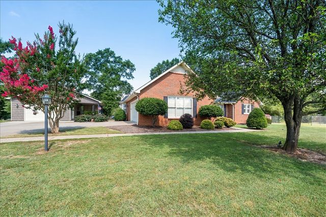 1 Oakridge Court, Anderson, SC 29621