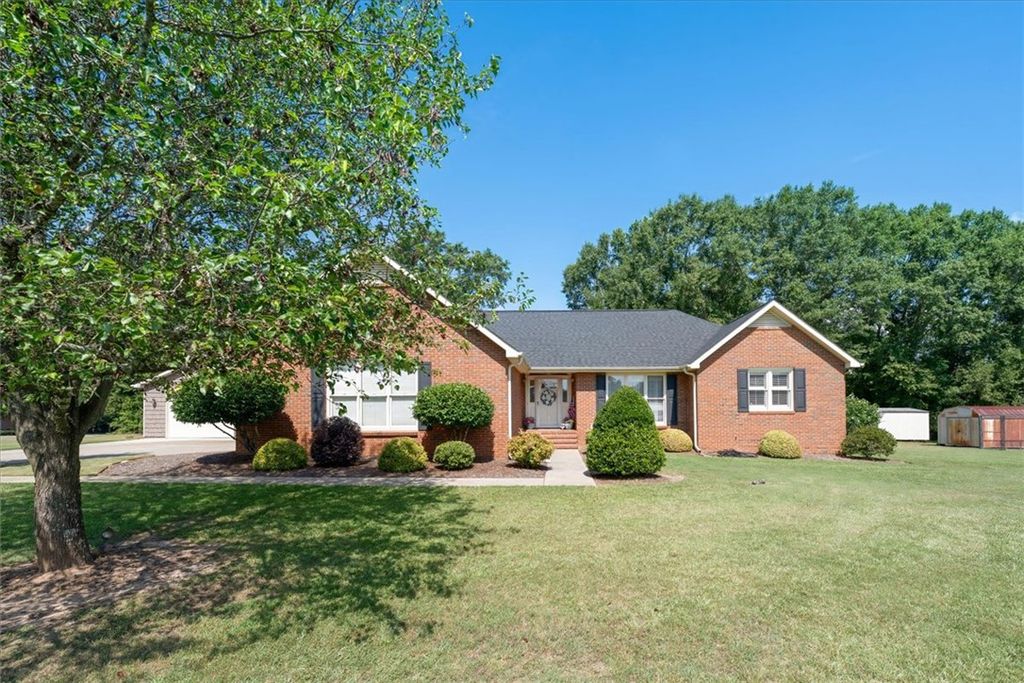 1 Oakridge Court, Anderson, SC 29621