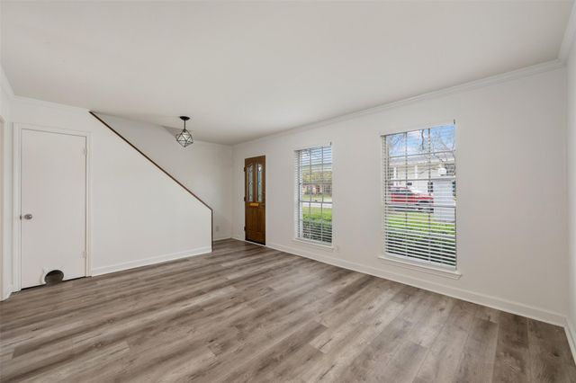 6107 Bullard DR A, Austin, TX 78757