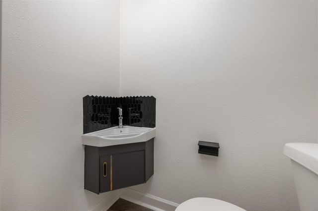 6107 Bullard DR A, Austin, TX 78757